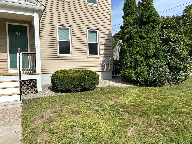 First floor convenient location - 25 3rd St