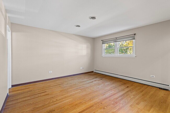 Building Photo - 963 Garden Ln