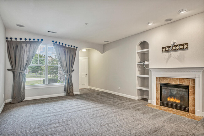 Building Photo - 4666 Sagewood Cir