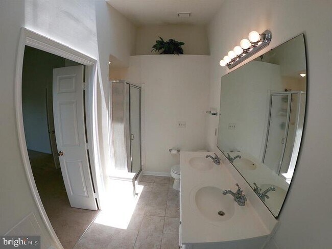 Building Photo - 2028 Madrillon Springs Ct