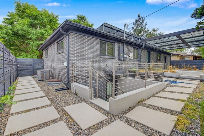 Building Photo - 5565 E Bails Dr