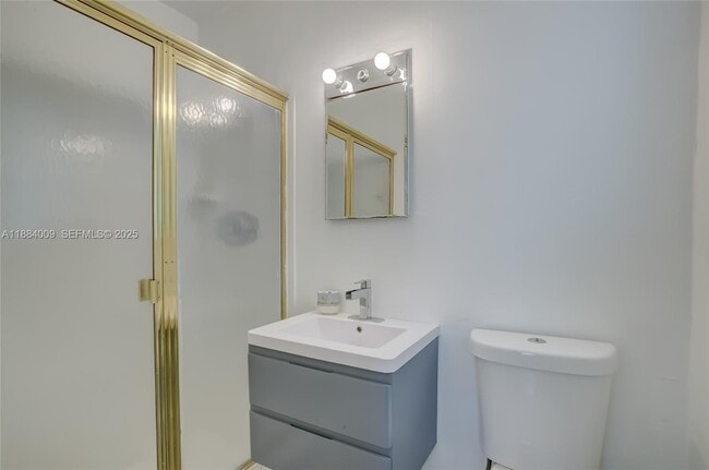 Building Photo - 2601 NE 11th Ct