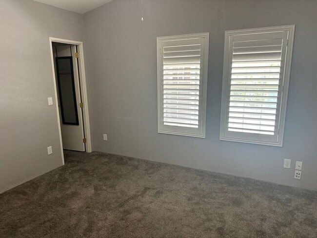 Building Photo - Charming villa in 55 plus quiet neighborhood.