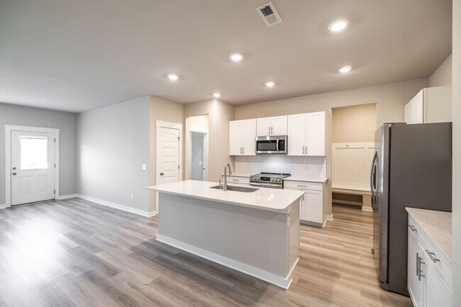 Building Photo - AVAILABLE NOW in Foxland Crossing