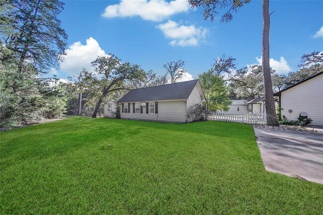 Building Photo - 4072 TX-105
