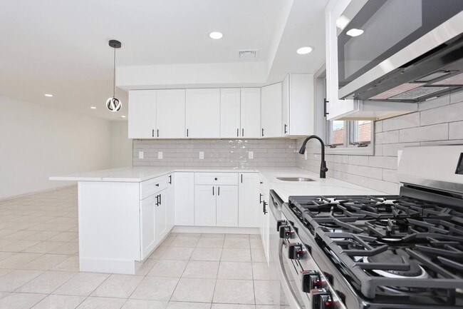 Building Photo - 1150 70th St