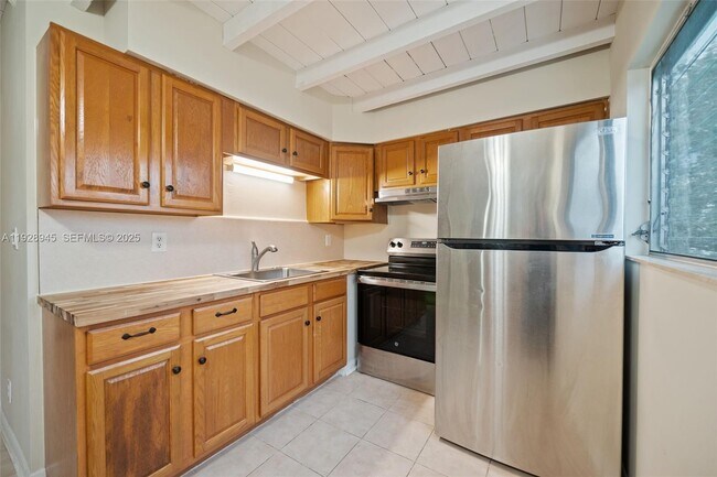 Building Photo - 766 NW 42nd St