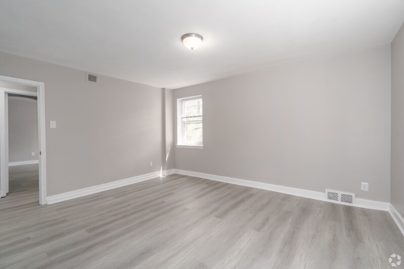 Building Photo - 4991 Parkside Ave N