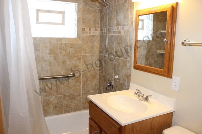 Building Photo - Desirable Southside Location!