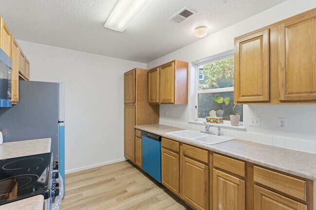 Building Photo - 802 Waterglen Dr
