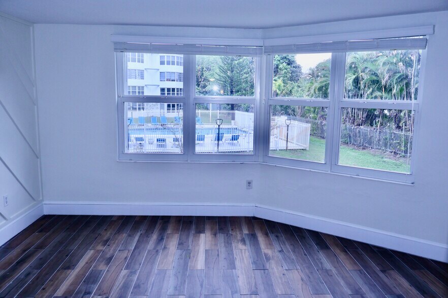 Building Photo - 1351 NE 191st St