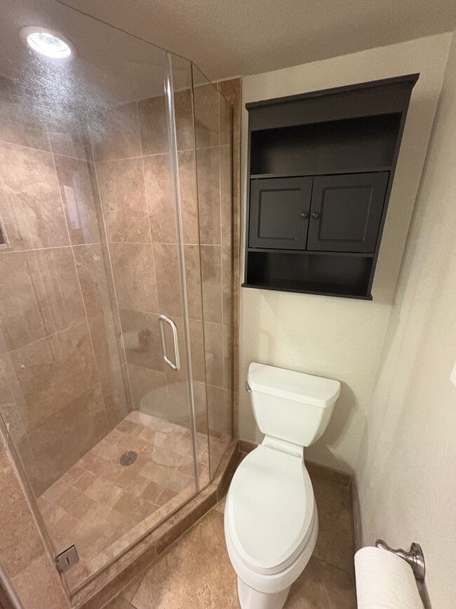 Building Photo - READY TO VIEW NOW! Beautiful 2 Bed/2 Bath ...