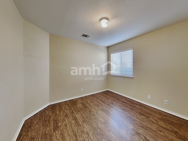 Building Photo - 2135 Wiltshire Dr