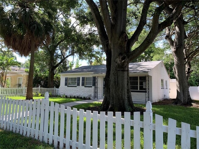 Building Photo - 3516 W San Pedro St