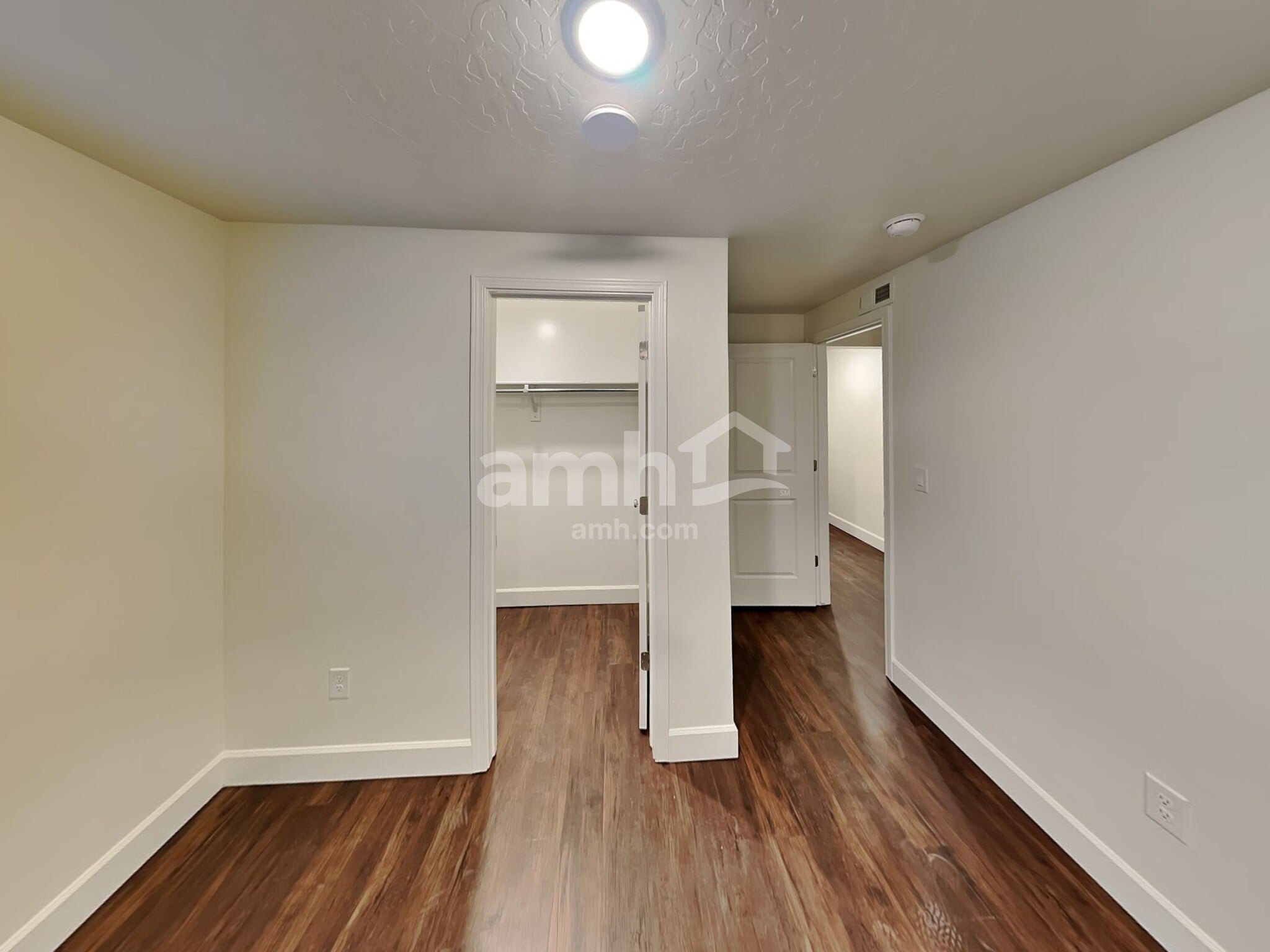 Building Photo - 251 N Dry Crk Rd