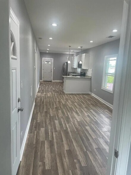 Building Photo - 3021 E 138th Pl