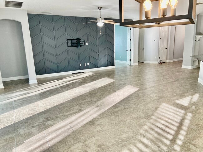 Building Photo - 30 Paradise Valley Dr