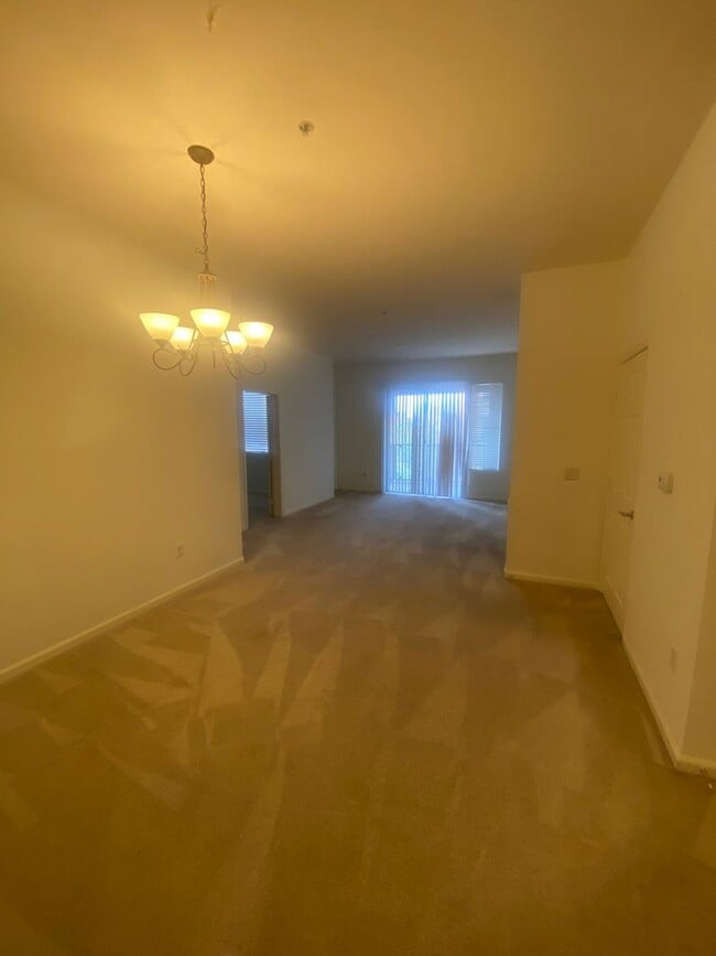 Building Photo - Stunning Top Floor View Condo at Park Avenue!