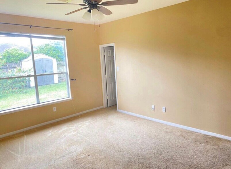 Building Photo - 22023 Holly Branch Dr