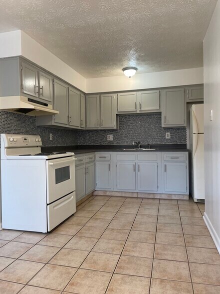 Building Photo - 540 Cherry Hill Drive