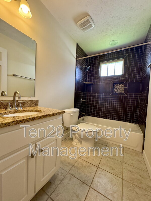 Building Photo - 1507 14th Ct