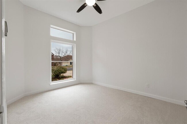 Building Photo - 8104 Doe Meadow Dr