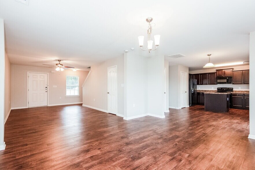 Building Photo - 4905 Broad Leaf Ct