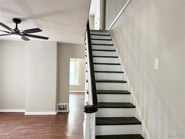 Building Photo - 1928 Macklind Ave