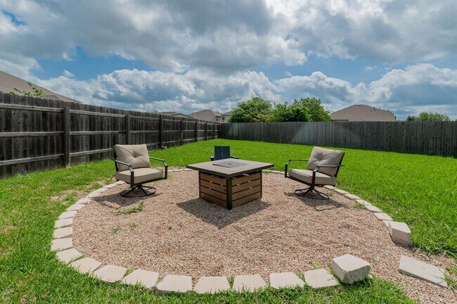 Building Photo - 4004 Rocky Shore Ln