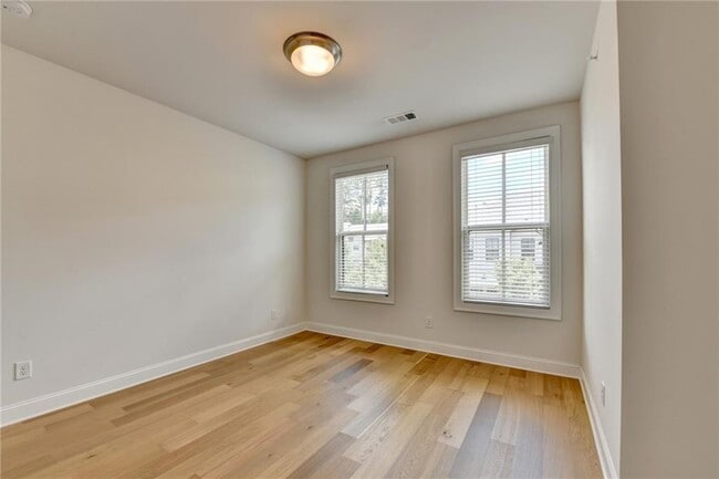Building Photo - 341 Bailey Walk