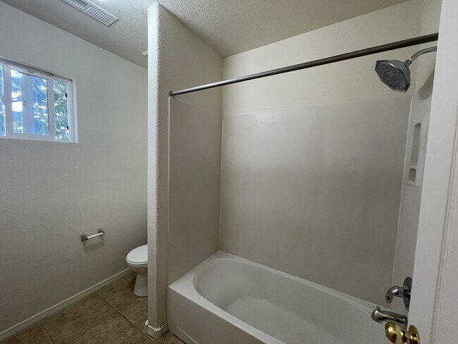 Building Photo - 3200 Ocate Meadows Ct NE