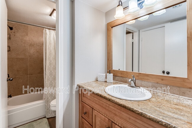 Building Photo - 552 Josephine St