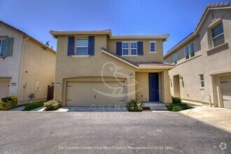 Building Photo - 3 bedroom 2.5 bathroom beautiful home