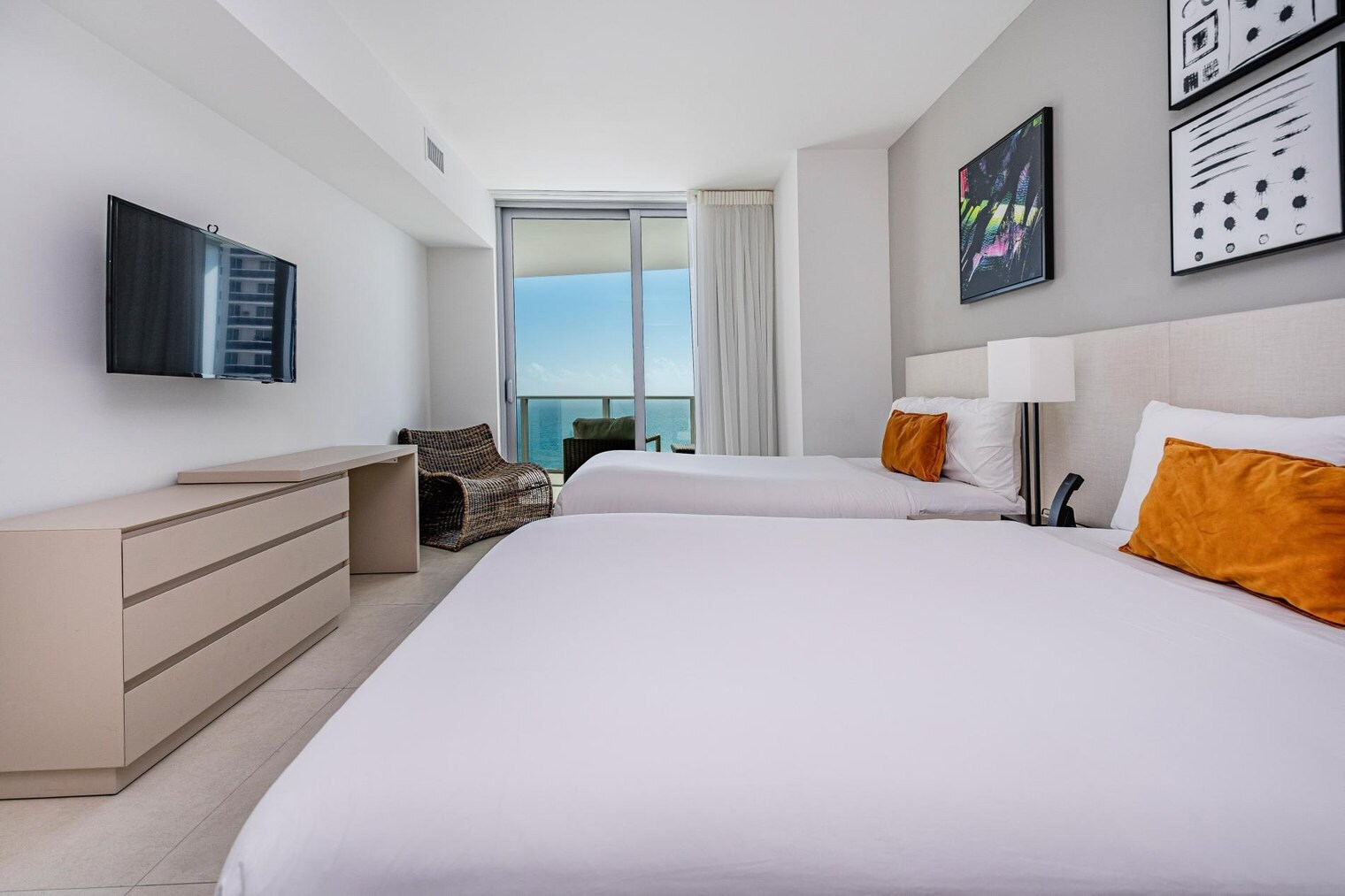 Building Photo - 4011 S Ocean Dr