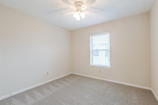 Building Photo - 3004 Beecave Dr