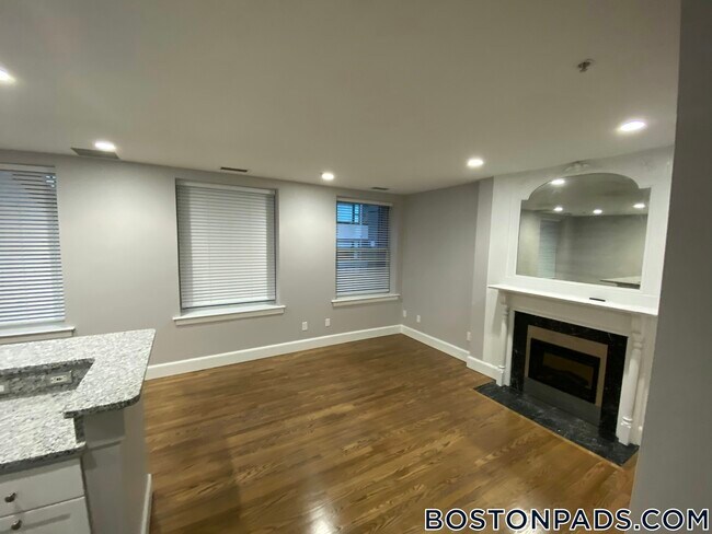 Building Photo - 140 Boylston St