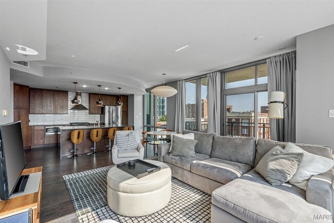 Building Photo - 4909 Laclede Ave