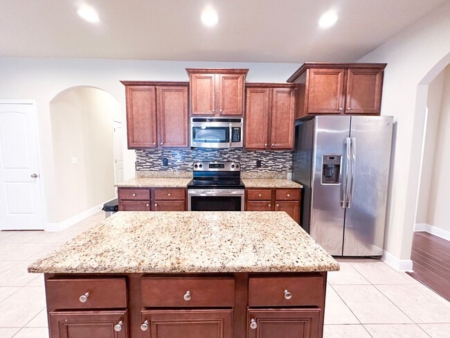 Building Photo - Well maintained 4 bedroom home with 2 car garage