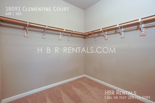 Building Photo - 18091 Clementine Ct