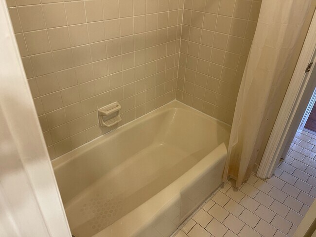 Building Photo - 2629 Blakemore Ave