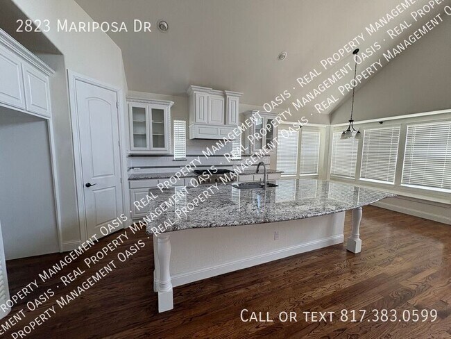 Building Photo - 2823 Mariposa Dr