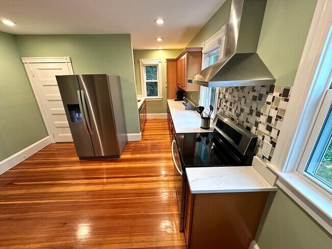 Primary Photo - 23-25-25 Fuller St