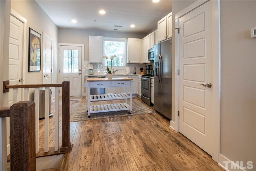 Building Photo - 2800 Bedford Green Dr