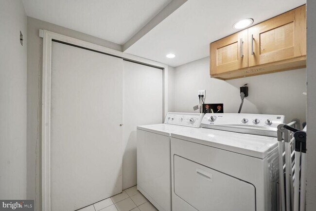 Building Photo - 4373 Westover Pl NW