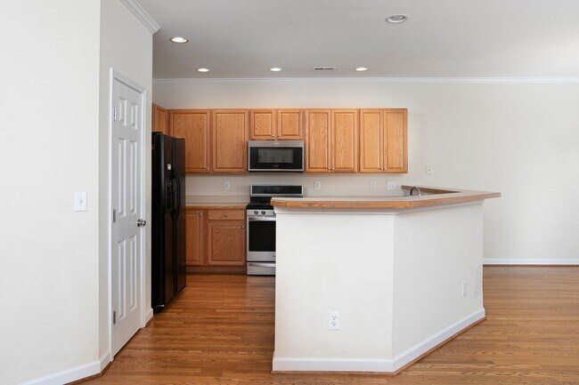 Building Photo - Beautiful 3 Bedroom/ 2.5 Bath Townhome in Northern Durham! Available Now!