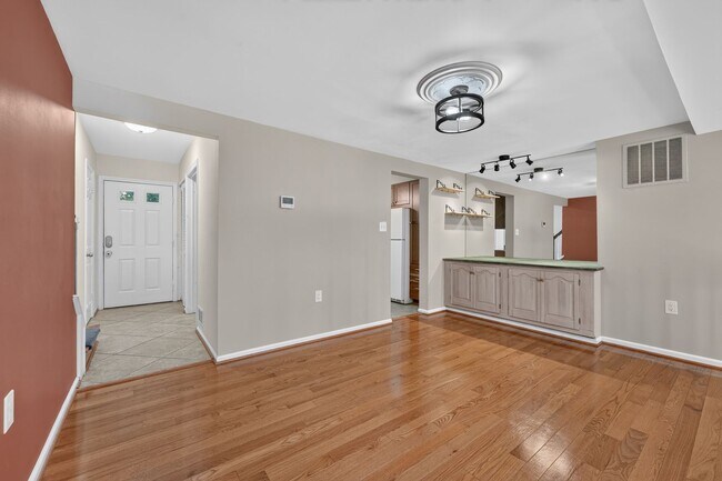 Building Photo - 5619 Ridge View Dr