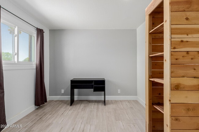 Building Photo - 1261 W La Jolla Dr