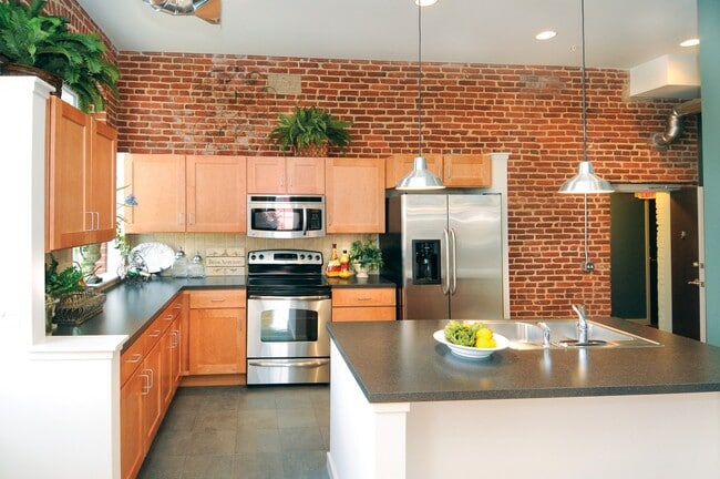 Building Photo - 425 N Prince St