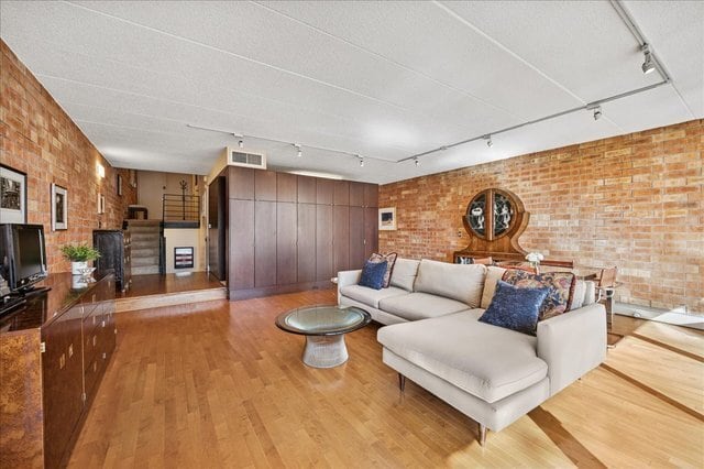 Building Photo - 630 Vernon Ave