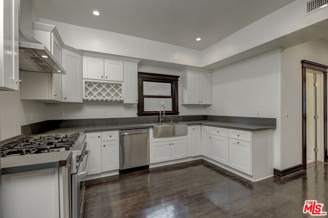 Building Photo - 140 Roselawn Pl